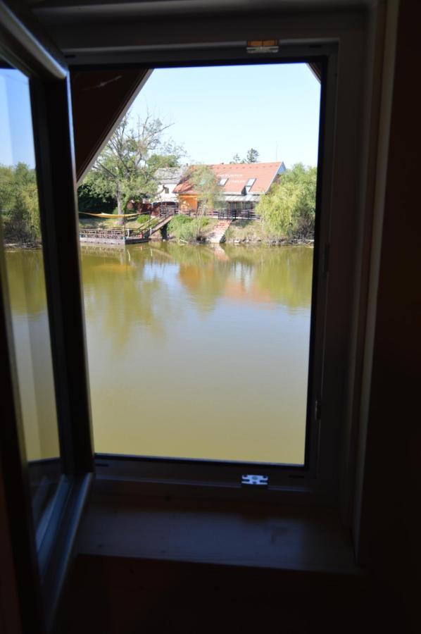 Intertranscoop Lake House Vámosszabadi Exteriör bild