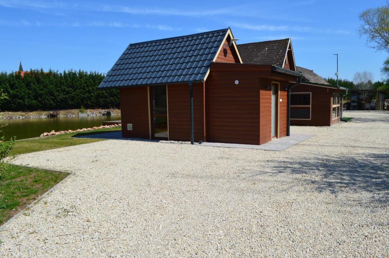 Intertranscoop Lake House Vámosszabadi Exteriör bild