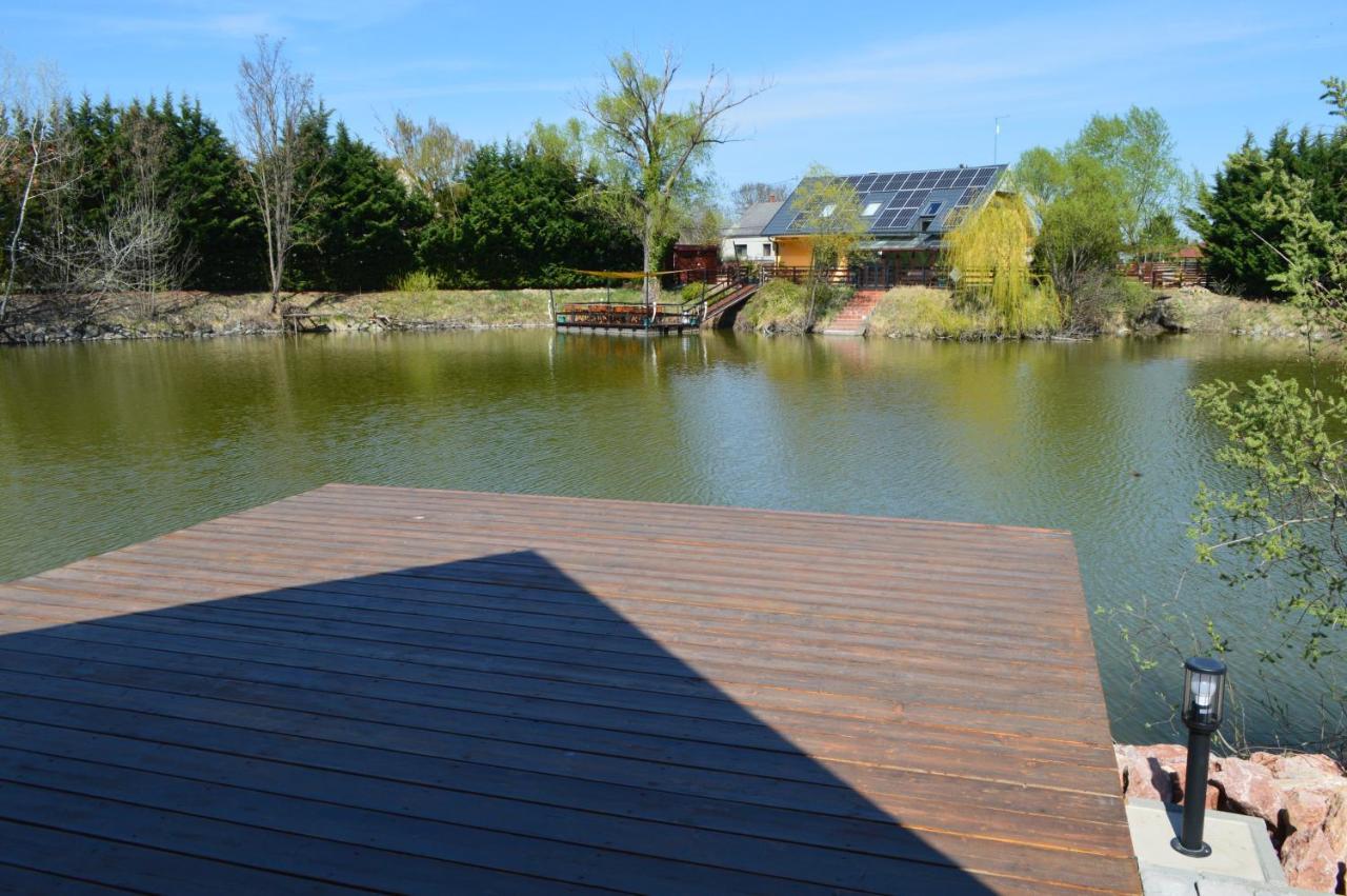 Intertranscoop Lake House Vámosszabadi Exteriör bild
