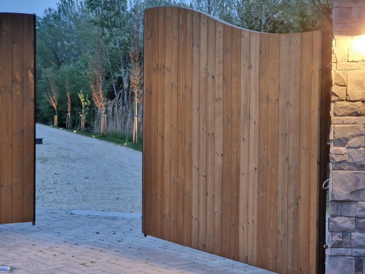 Intertranscoop Lake House Vámosszabadi Exteriör bild